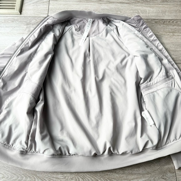 Lululemon Trace Back Bomber in Dark Chrome - Picture 15 of 16